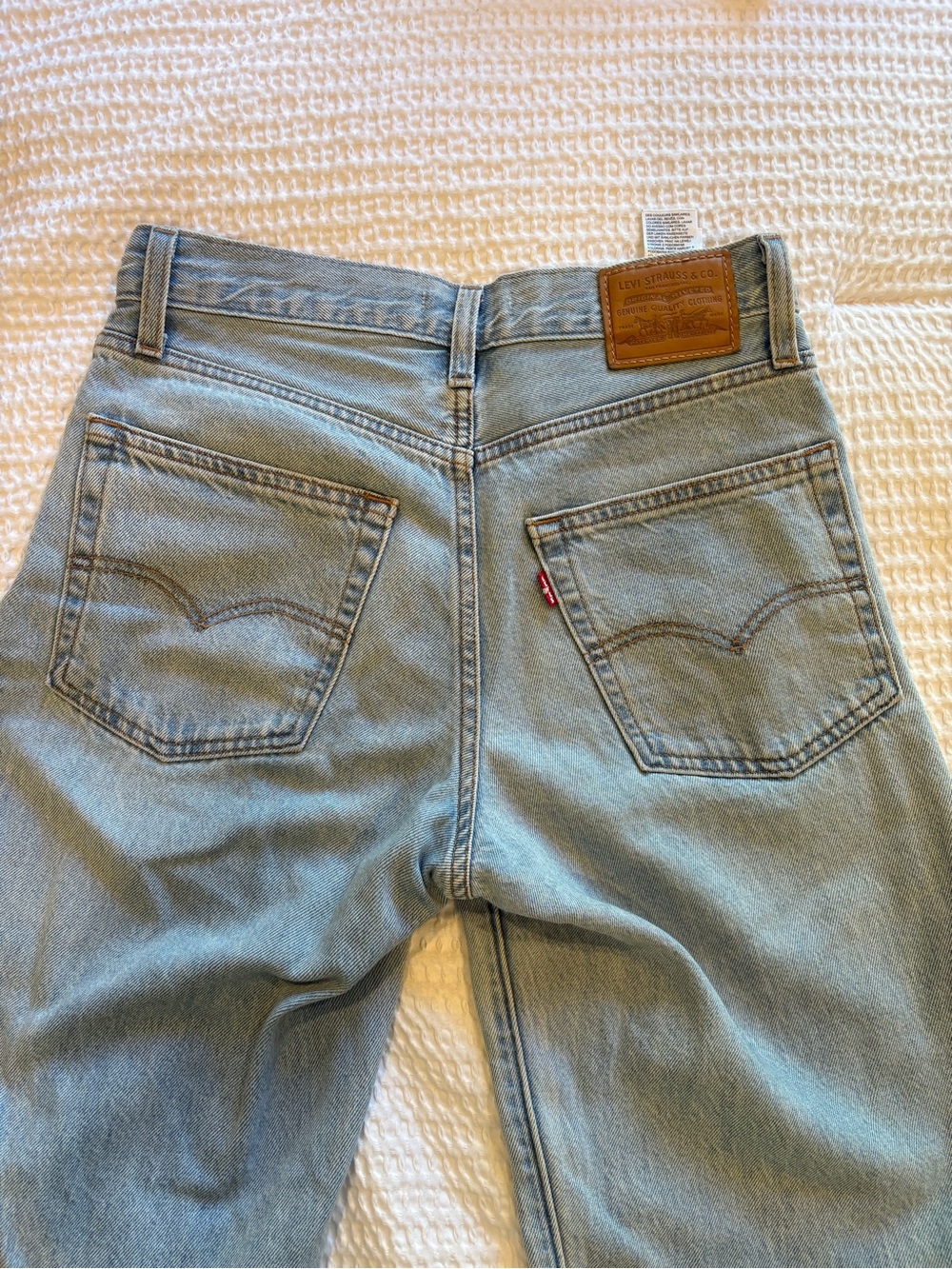 Levi Baggy Dad Jeans Light Wash - Picture 3 of 3